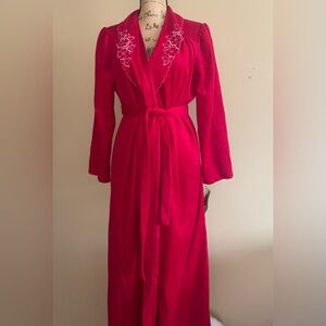ITS A CHARM ladies VINTAGE red, raspberry, color, polyester, long length robe LG